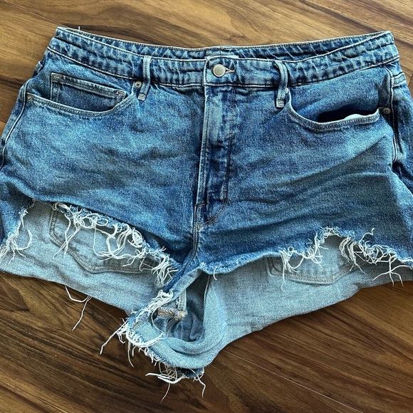 Good American brand cut off denim shorts - Picture 4 of 7